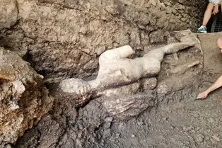 Чудом уцелевшая в канализации! Как древнеримские язычники спасли статую Гермеса от христиан