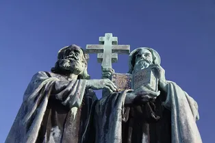 Как греческий алфавит стал основой славянской письменности? Узнайте интересный факт