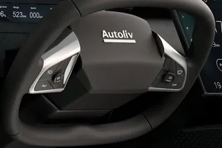 На CES 2026 показали первый в мире складной руль для беспилотных авто. Вот как он работает