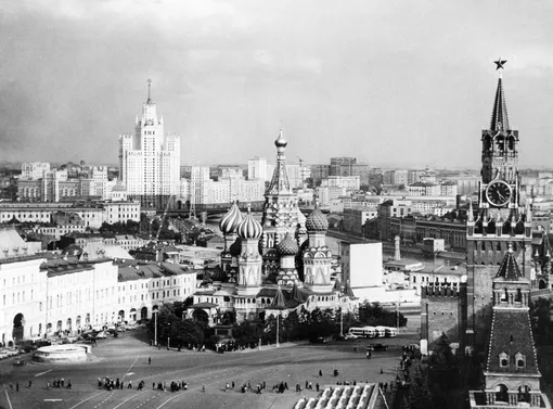 Вид на Москву и Спасскую башню