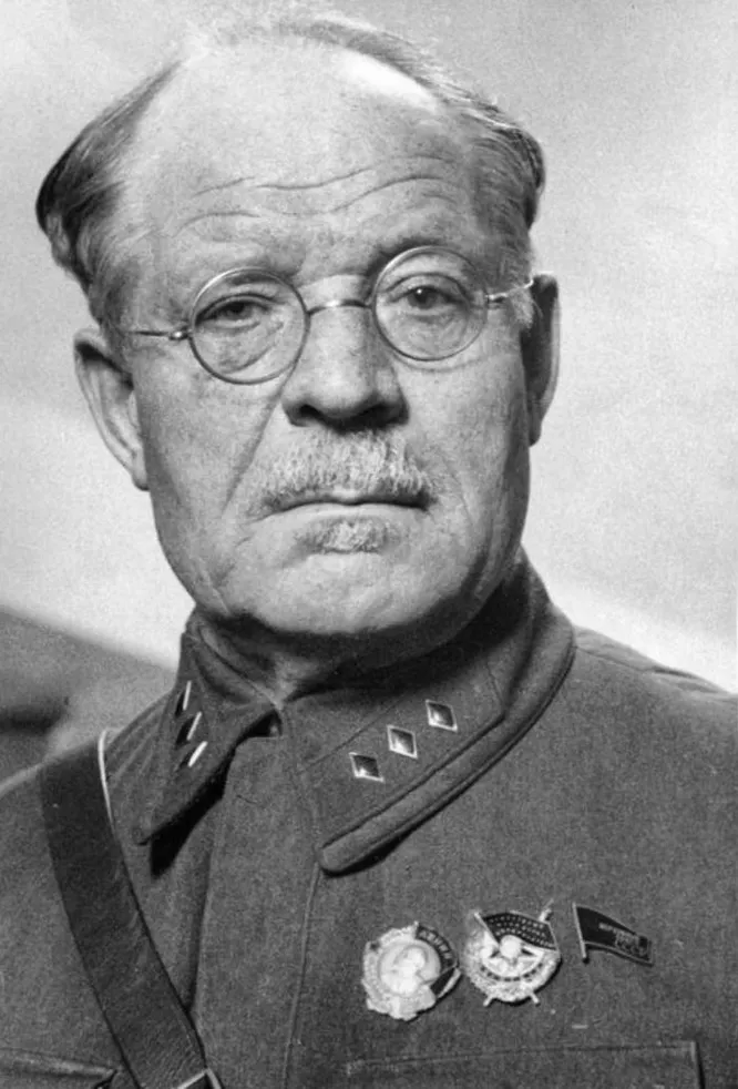 Был похож на Чингисхана: история Николая Бурденко, который стал основоположником советской нейрохирургии Был похож на Чингисхана: история Николая Бурденко, который стал основоположником советской нейрохирургии