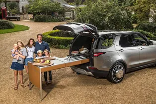 Land Rover сделал автомобиль с тостером и мультиваркой Land Rover сделал автомобиль с тостером и мультиваркой