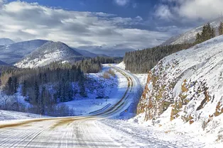 Как съехать по ледяному спуску: мини-тест на 5 простых приемов вождения