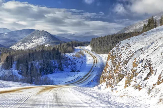 Как съехать по ледяному спуску: мини-тест на 5 простых приемов вождения