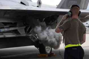 F-22 проверили в режиме «горячего кресла»: видео F-22 проверили в режиме «горячего кресла»: видео