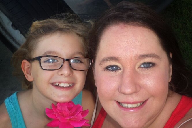 В подаренных цветах женщина обнаружила удивительный сюрприз, который заставил ее вопить от восторга