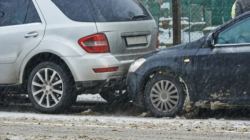 столкновение на зимней дороге
