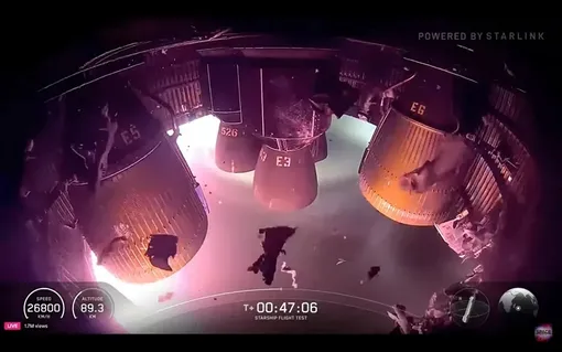 Вид на повреждение кормовой юбки корабля компании SpaceX Starship Flight 10 во время входа в атмосферу. Вид на повреждение кормовой юбки корабля компании SpaceX Starship Flight 10 во время входа в атмосферу.