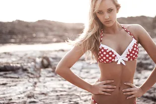 Может ли ИИ раздеть человека на фото