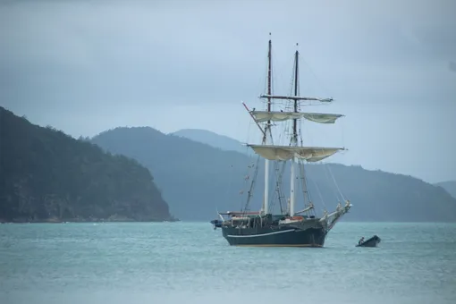 Корабль в море Корабль в море