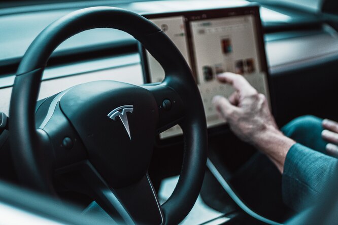 Сбой на серверах Tesla заблокировал электромобили у сотен пользователей по всему миру Сбой на серверах Tesla заблокировал электромобили у сотен пользователей по всему миру