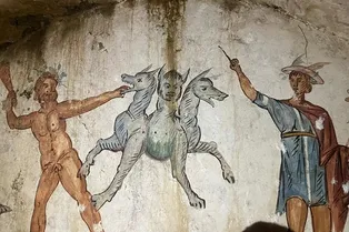 В Италии нашли 2000-летнюю «гробницу Цербера» с мифологическими фресками