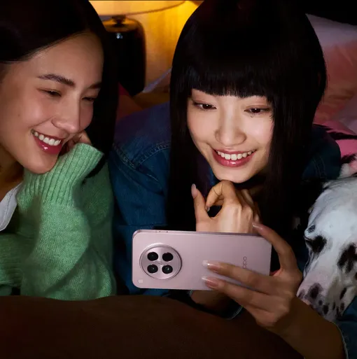 На фотографии смартфон OPPO Find X8s Флагманский смартфон OPPO с небольшим экраном и хорошими камерами