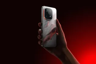 В Россию привезли iQOO 15: флагманский игровой смартфон по приятной цене