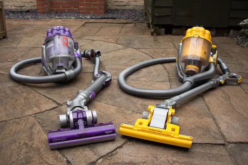 Два пылесоса Dyson, DC08 Два пылесоса Dyson, DC08