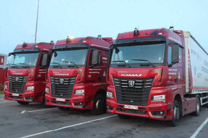Камаз запустил беспилотные грузовики на трассе М-11