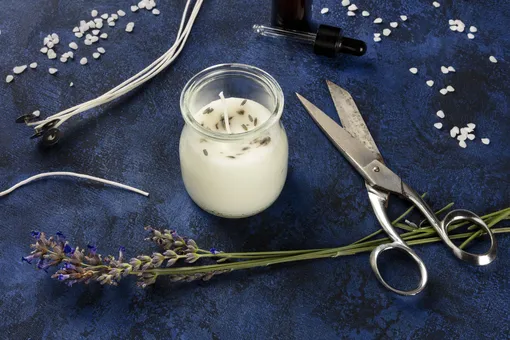 Как и зачем нужно подрезать фитиль свечи: правило, которым многие пренебрегают — и очень зря Как и зачем нужно подрезать фитиль свечи: правило, которым многие пренебрегают — и очень зря