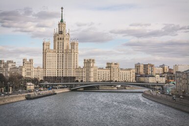 Нейросеть написала уникальную музыку, превратив линию неба и геоданные знаковых городов России в звук