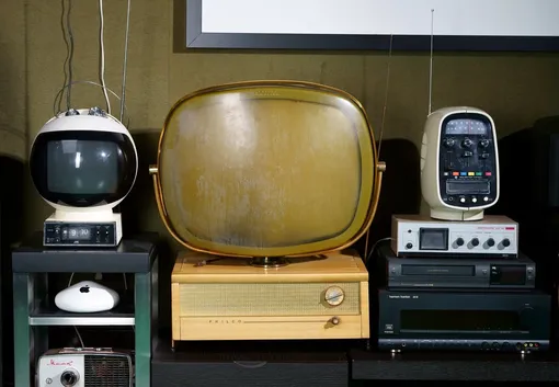 телевизор из мультфильма история игрушек в музее телевизор из мультфильма история игрушек в музее