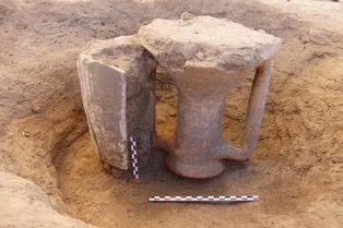 Новое открытие археологов: древние римляне «поили» мертвых вином и пивом