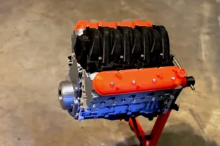 Полнофункциональный двигатель V8 из 3D-принтера Полнофункциональный двигатель V8 из 3D-принтера