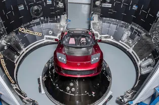 Когда Tesla Roadster Илона Маска долетит до Марса?