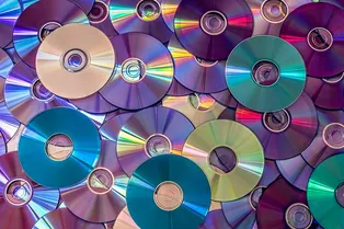 Не выбрасывайте старые CD-диски! Вот как их можно использовать: креативные решения Не выбрасывайте старые CD-диски! Вот как их можно использовать: креативные решения
