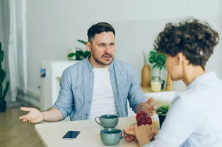 Ученые: конфликты с отцом и друзьями в юности ускорят старение