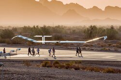 Беспилотник Zephyr поставил новый рекорд — он находится в небе больше 26 дней и не собирается приземляться