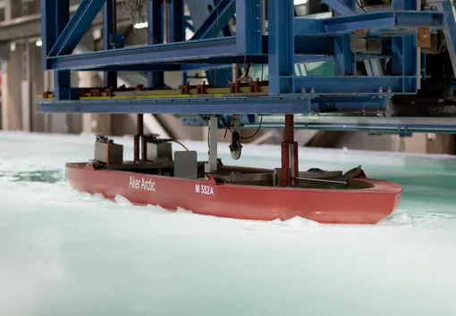 Aker Arctic Technology использует уникальную гидродинамическую лабораторию с бассейном, имитирующим замерзшее море гидродинамический бассейн для ледоколов
