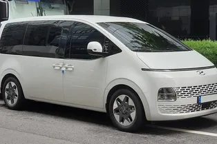 Обзор Hyundai Staria: так ли хорошо едет «спейс шаттл», как выглядит