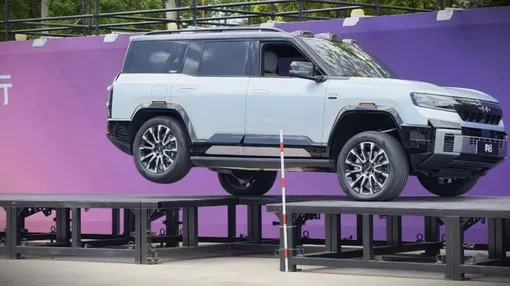 демонстрация гидравлической подвески byd fcb bao 8 демонстрация гидравлической подвески byd fcb bao 8