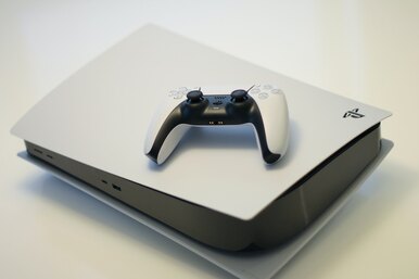 Этот парень взломал PlayStation 5 и запустил на ней старую игру, но... что-то пошло не так