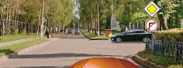 Вы намерены сделать остановку сразу за перекрестком у правого бордюра. В какой момент нужно показать свои намерения сигналом поворота?