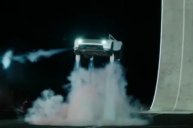 Ракеты в бампере и 96 км/ч за секунду: Tesla представила новый Roadster