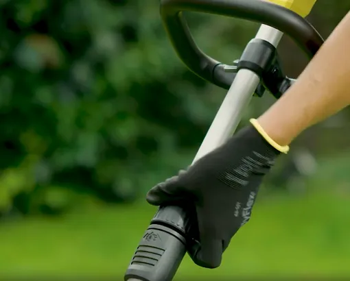 Настройка длины штанги триммера