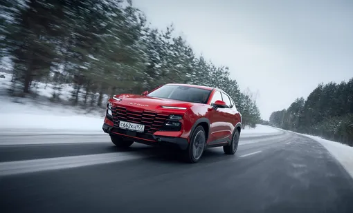 jetour dashing in winter highway