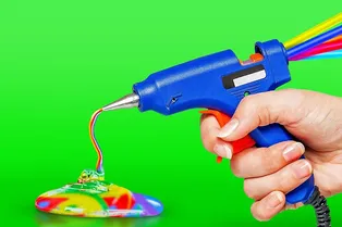 Неожиданные способы применения горячего клея: 26 полезных лайфхаков на все случаи жизни Неожиданные способы применения горячего клея: 26 полезных лайфхаков на все случаи жизни