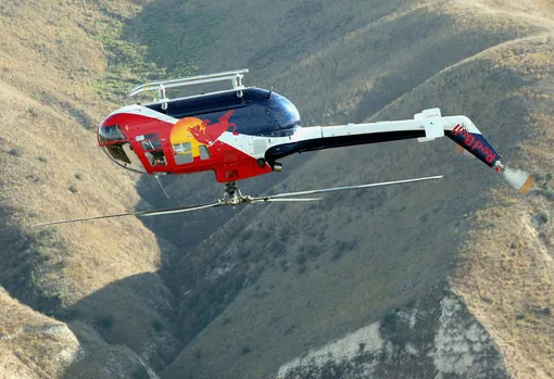 mbb bo 105 doing flight acrobatics mbb bo 105 doing flight acrobatics