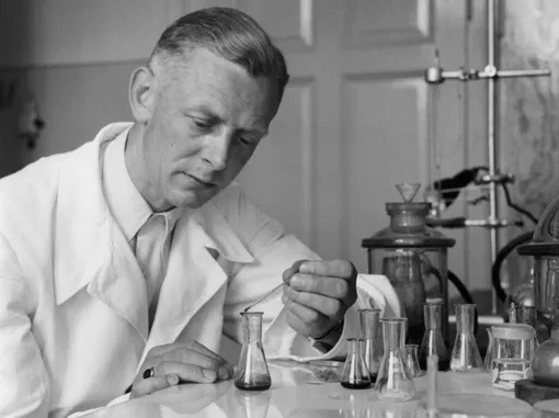 Адольф Бутенандт в лаборатории Адольф Бутенандт в лаборатории