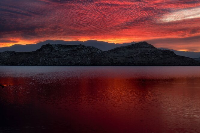 Новые человеческие останки в высыхающем озере Мид и обломки самолета в тающих ледниках Альп: главные новости сегодня