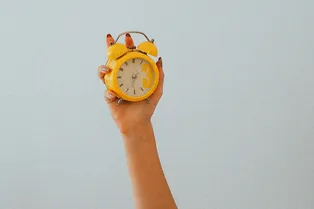 Как быстро просыпается наш мозг по утрам?