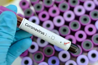 Рост числа больных COVID-19 в РФ продолжает снижаться