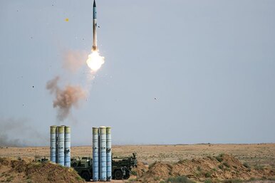 Как расчеты С-400 уничтожают ракеты-мишени: тренировка зенитчиков