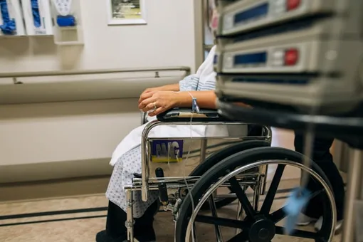 человек в больнице