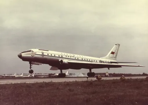 Ту-104 самолет