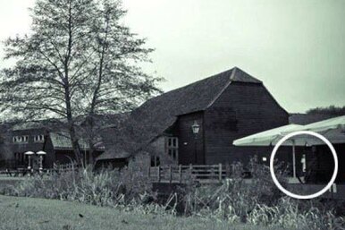 5 жутких фотографий, на которые попали призраки. Фотошоп или мистика?