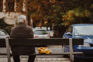 После смерти жены 80-летний мужчина посмотрел на свою жизнь иначе. Но нашел новую любовь! После смерти жены 80-летний мужчина посмотрел на свою жизнь иначе. Но нашел новую любовь!