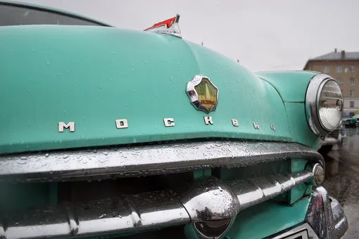 «Добавить четвертую скорость? Семечки!» Как ваш дедушка капиталил свой «Москвич-402» «Добавить четвертую скорость? Семечки!» Как ваш дедушка капиталил свой «Москвич-402»