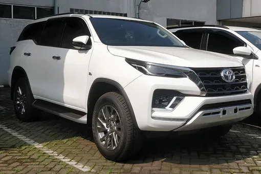 Toyota Fortuner 2020 года. белый